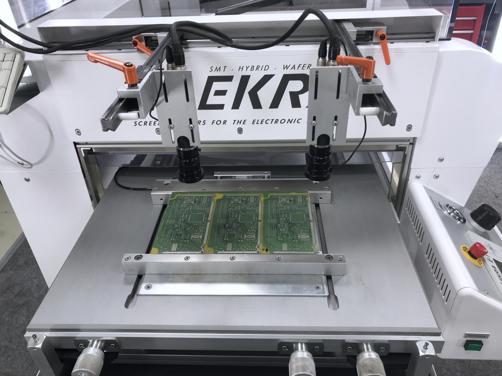 Stenciltryckning i vår svenska elektronikproduktion